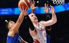 男篮内线告急！世预赛头号劲敌派两大归化内线，周琦或被火速征召
