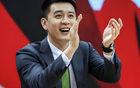 赢日本7分！杨鸣大赞中国男篮1人：三分很关键，起到了奇兵作用