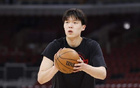 中国男篮2连胜第二天，张镇麟3人或告别，王俊杰杨瀚森林葳将归队