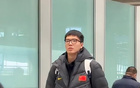 中国男篮凯旋而归！赵睿廖三宁脸带笑容与球迷互动引关注