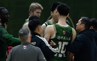 CBA罕见！队友之间发生激烈内讧，相互推搡 被主教练双双弃用
